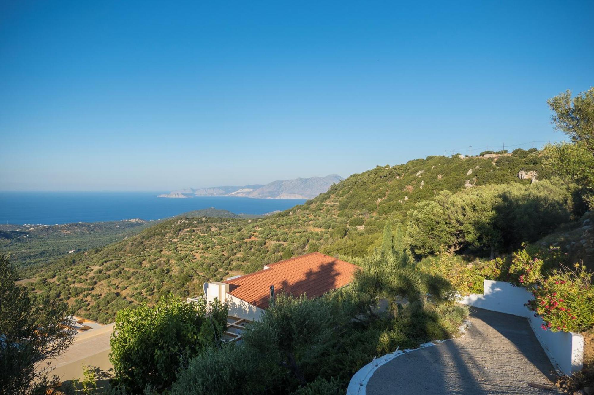 Villa Dio Petres Kroustas Exterior photo