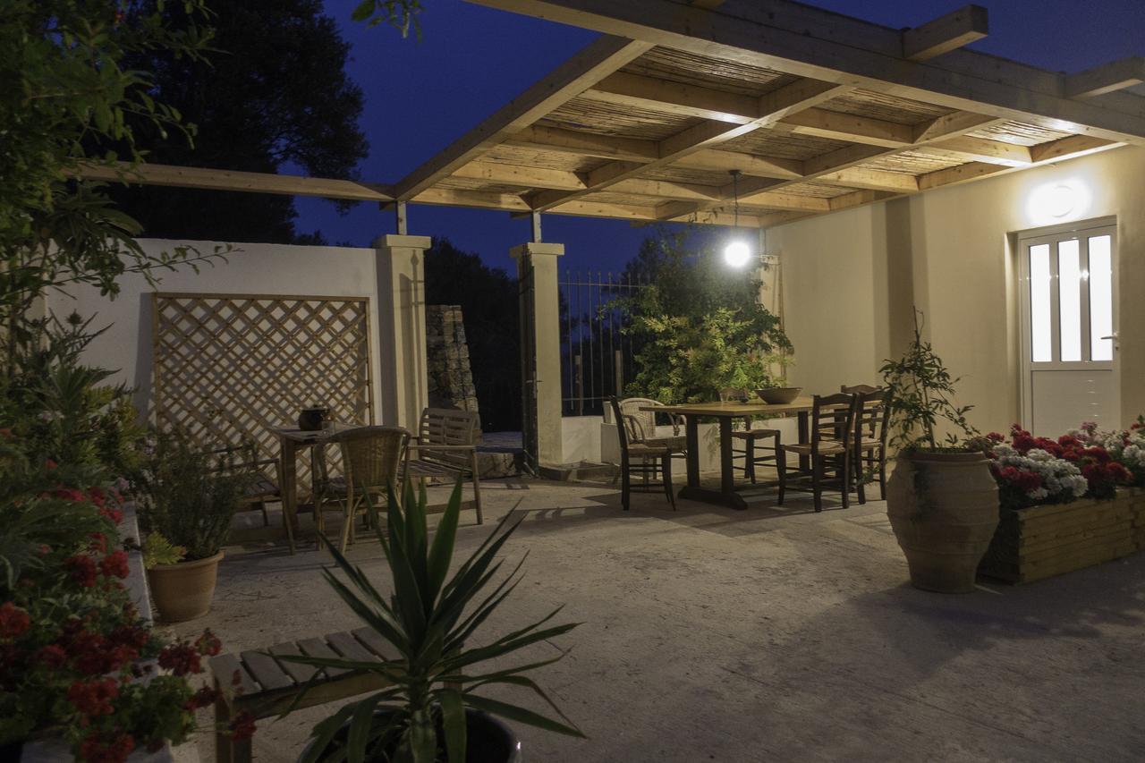 Villa Dio Petres Kroustas Exterior photo