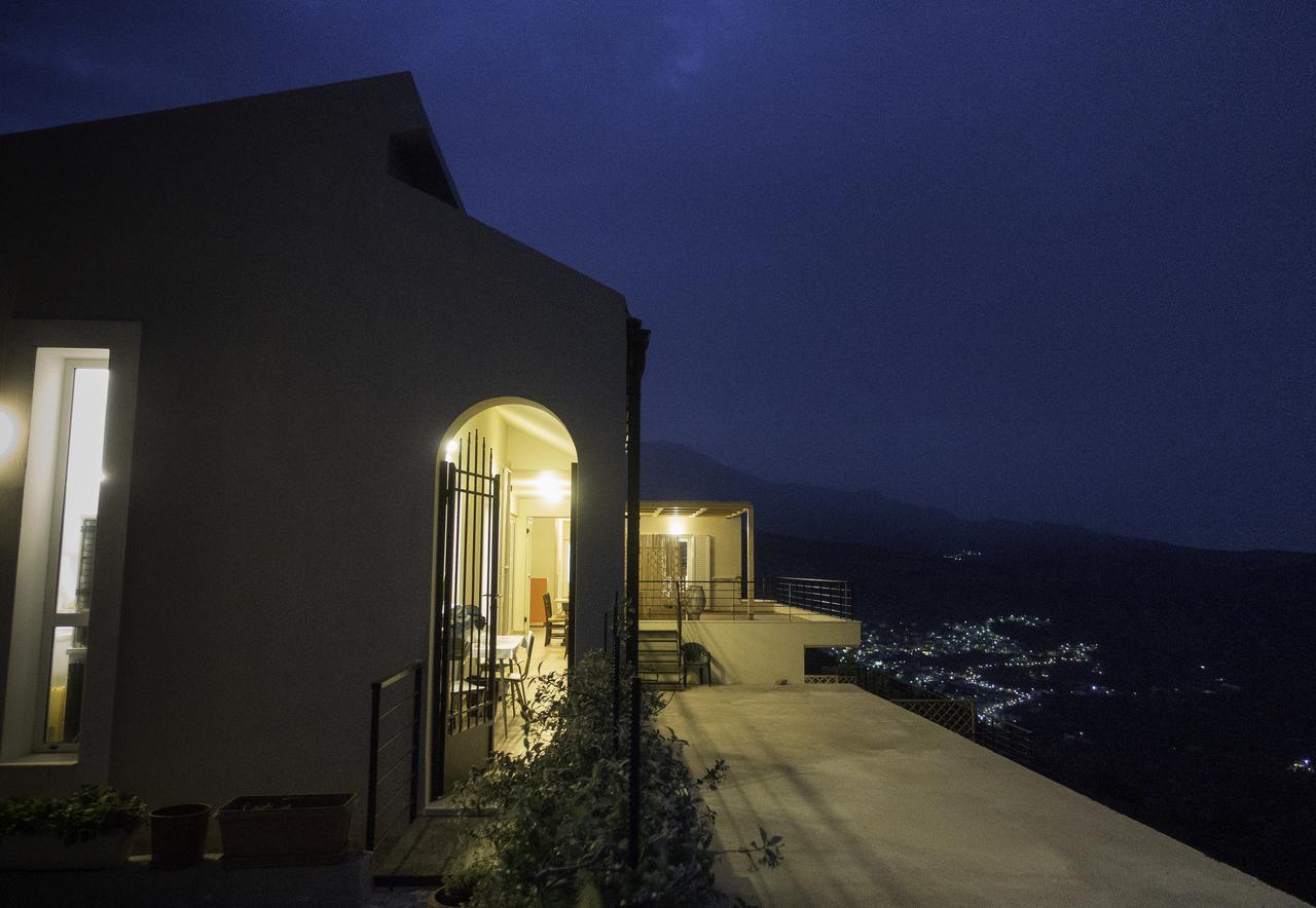 Villa Dio Petres Kroustas Exterior photo