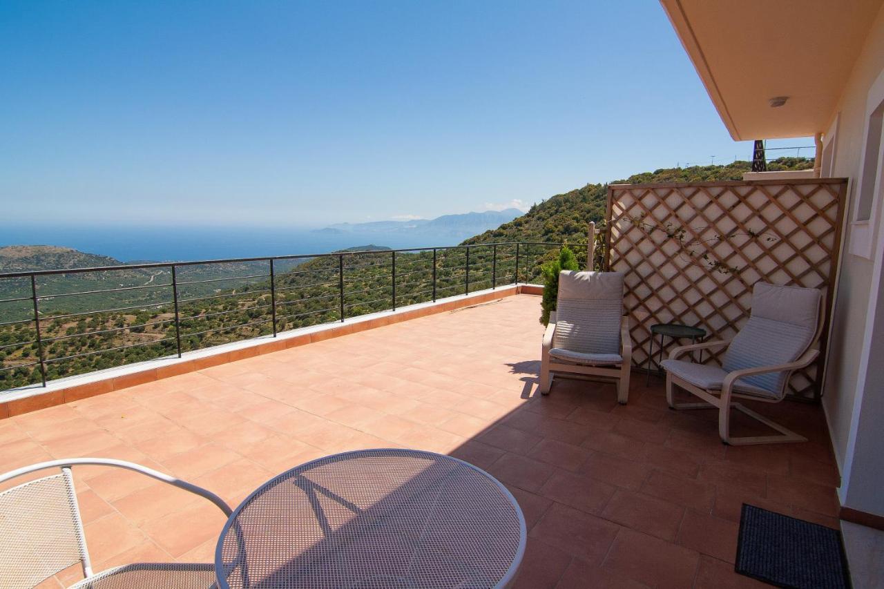 Villa Dio Petres Kroustas Exterior photo
