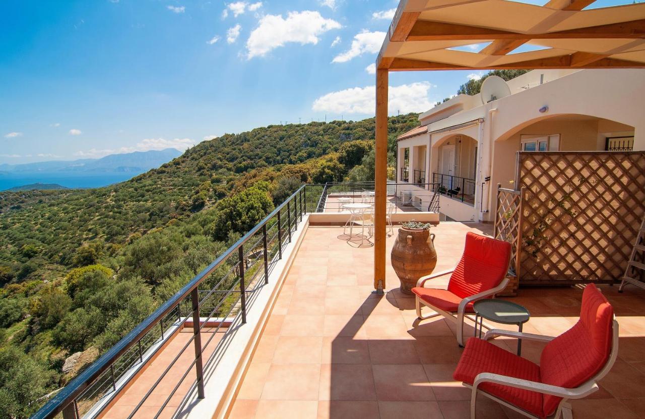 Villa Dio Petres Kroustas Exterior photo