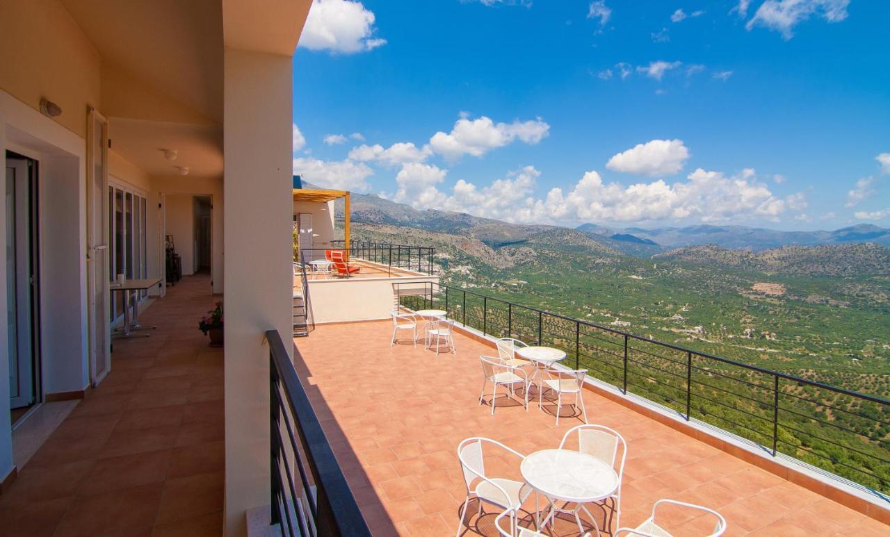 Villa Dio Petres Kroustas Exterior photo