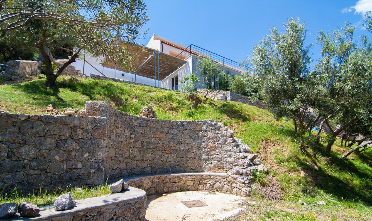 Villa Dio Petres Kroustas Exterior photo