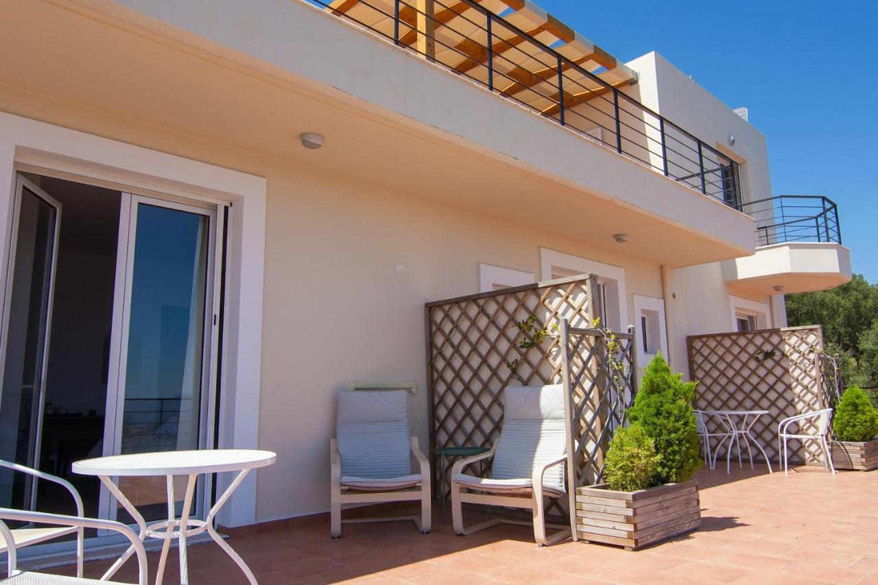 Villa Dio Petres Kroustas Exterior photo