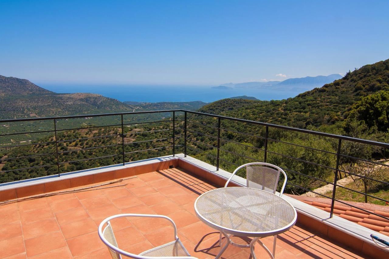 Villa Dio Petres Kroustas Exterior photo