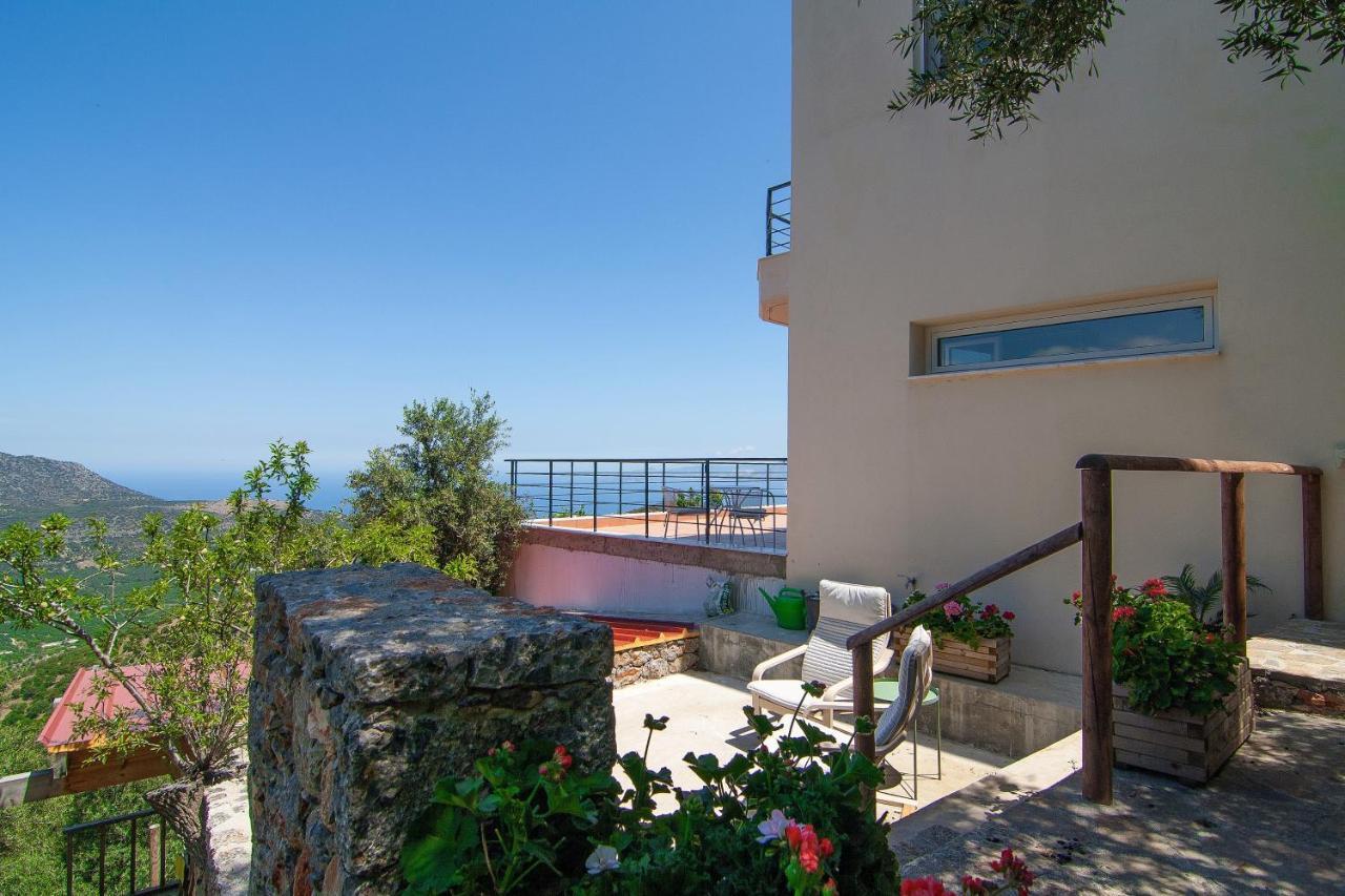Villa Dio Petres Kroustas Exterior photo