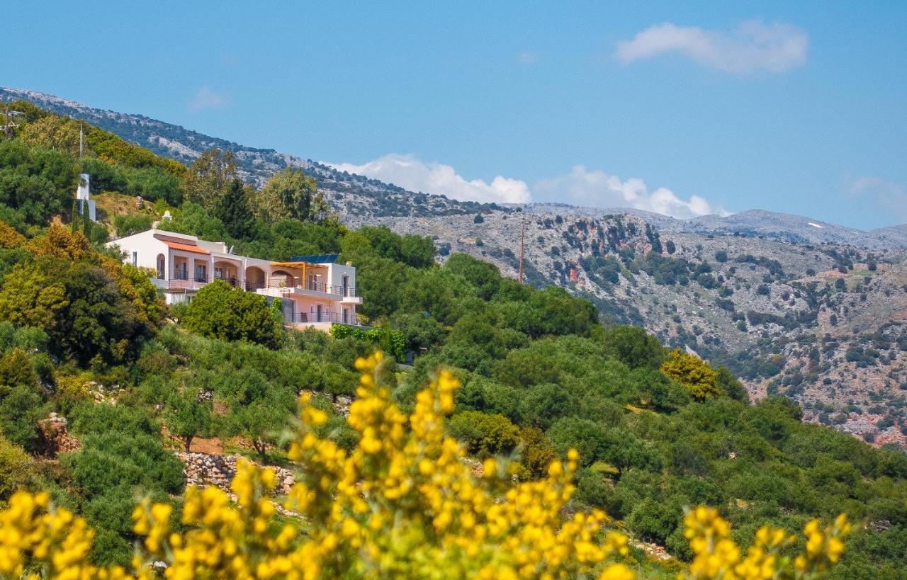 Villa Dio Petres Kroustas Exterior photo
